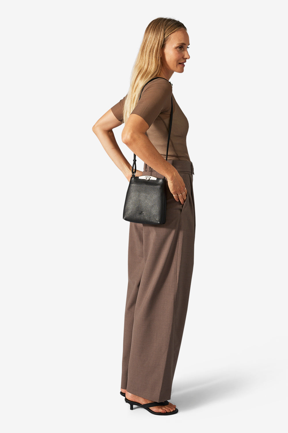 Crossbody | Skinn | Regulerbar langreim | Sort | 188992 Cormorano Vilma