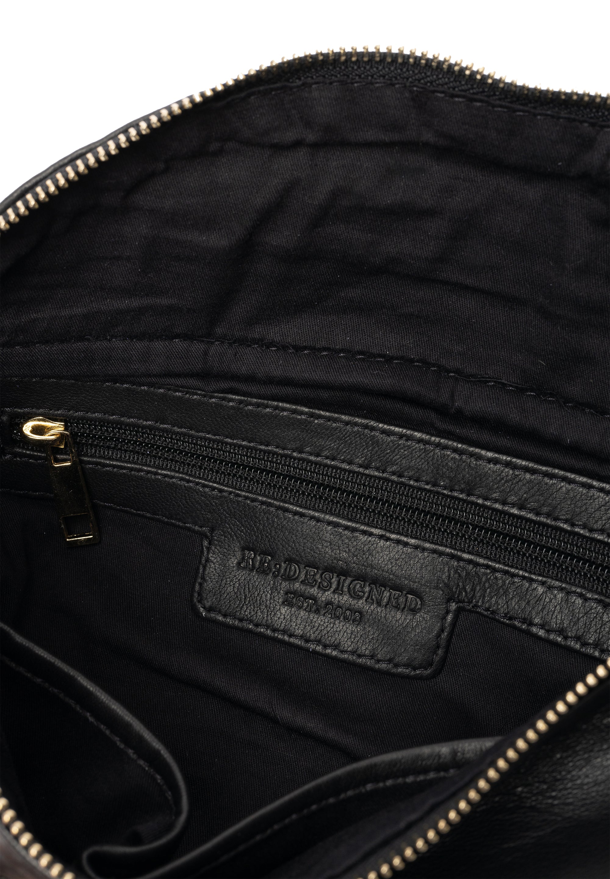 Gyda, bumbag fra Re:Designed By Dixie i fargen Sort, vist åpen