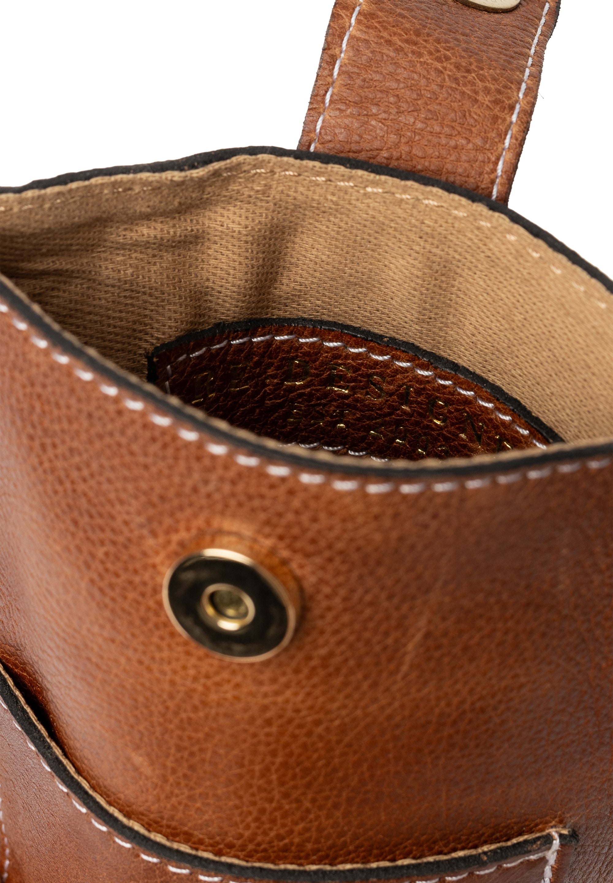 Freja Bag fra Re:designed By Dixie i fargen Walnut, vist åpen nærbilde