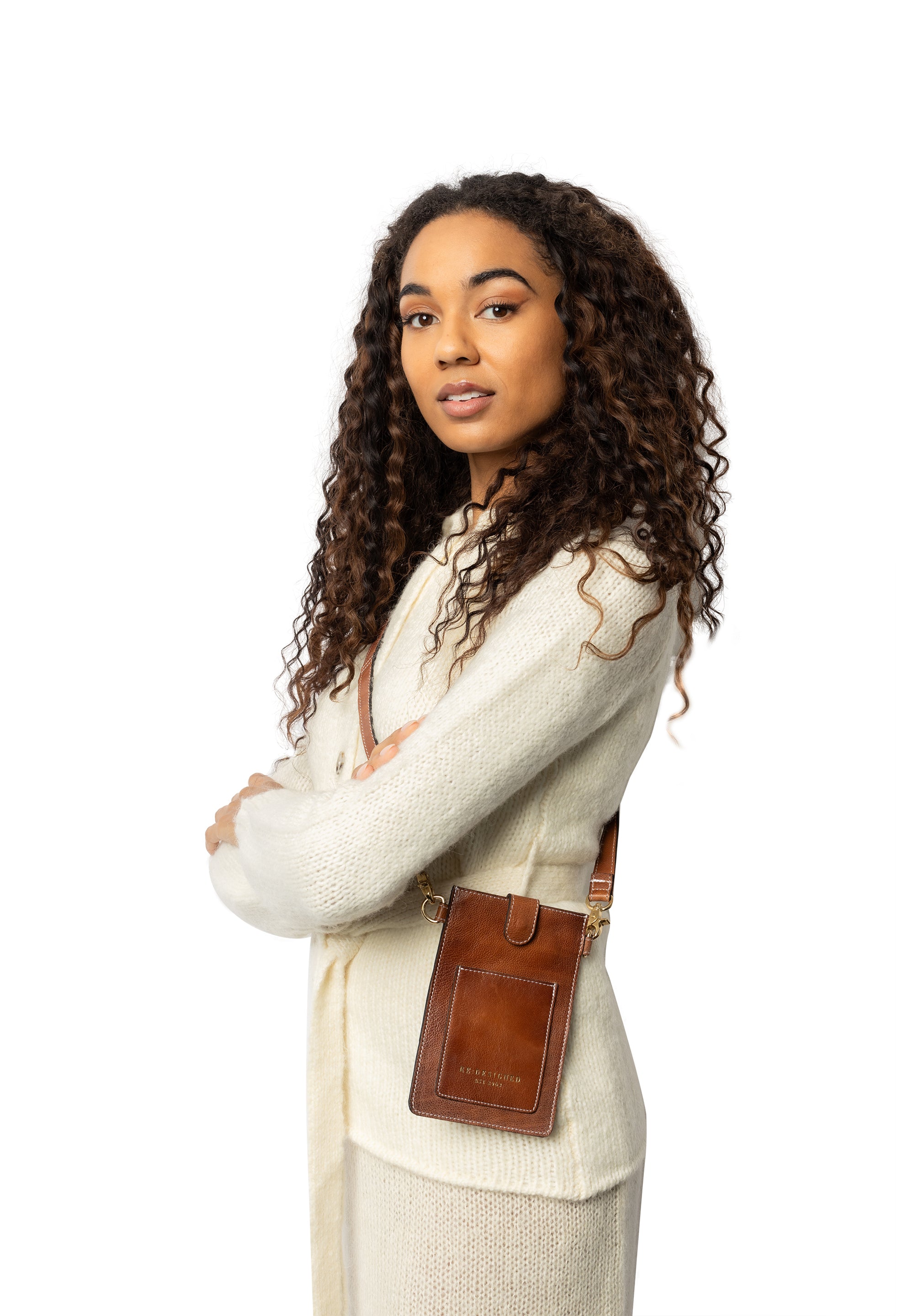 Freja Bag fra Re:designed By Dixie i fargen Walnut, vist på modell