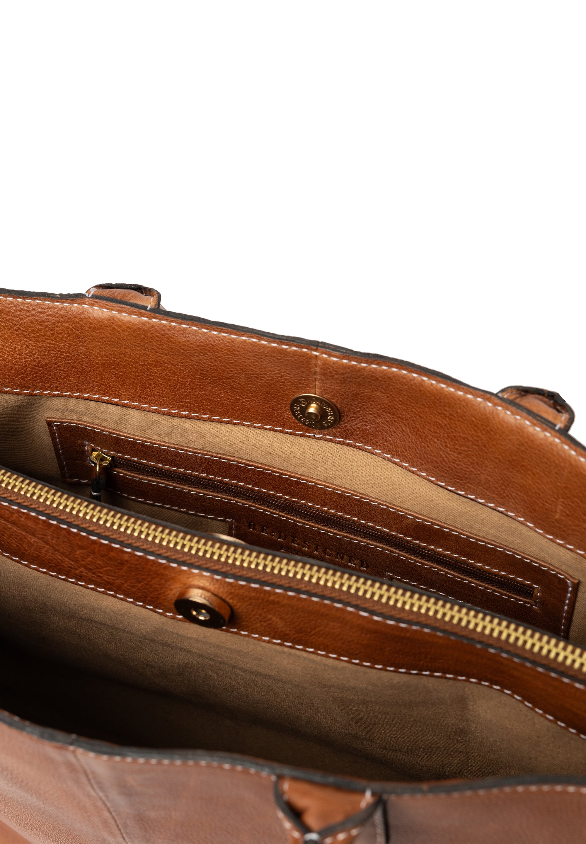 Fafali Bag, stor skinnveske fra Re:Designed By Dixie i fargen Walnut, nærbilde vist åpen