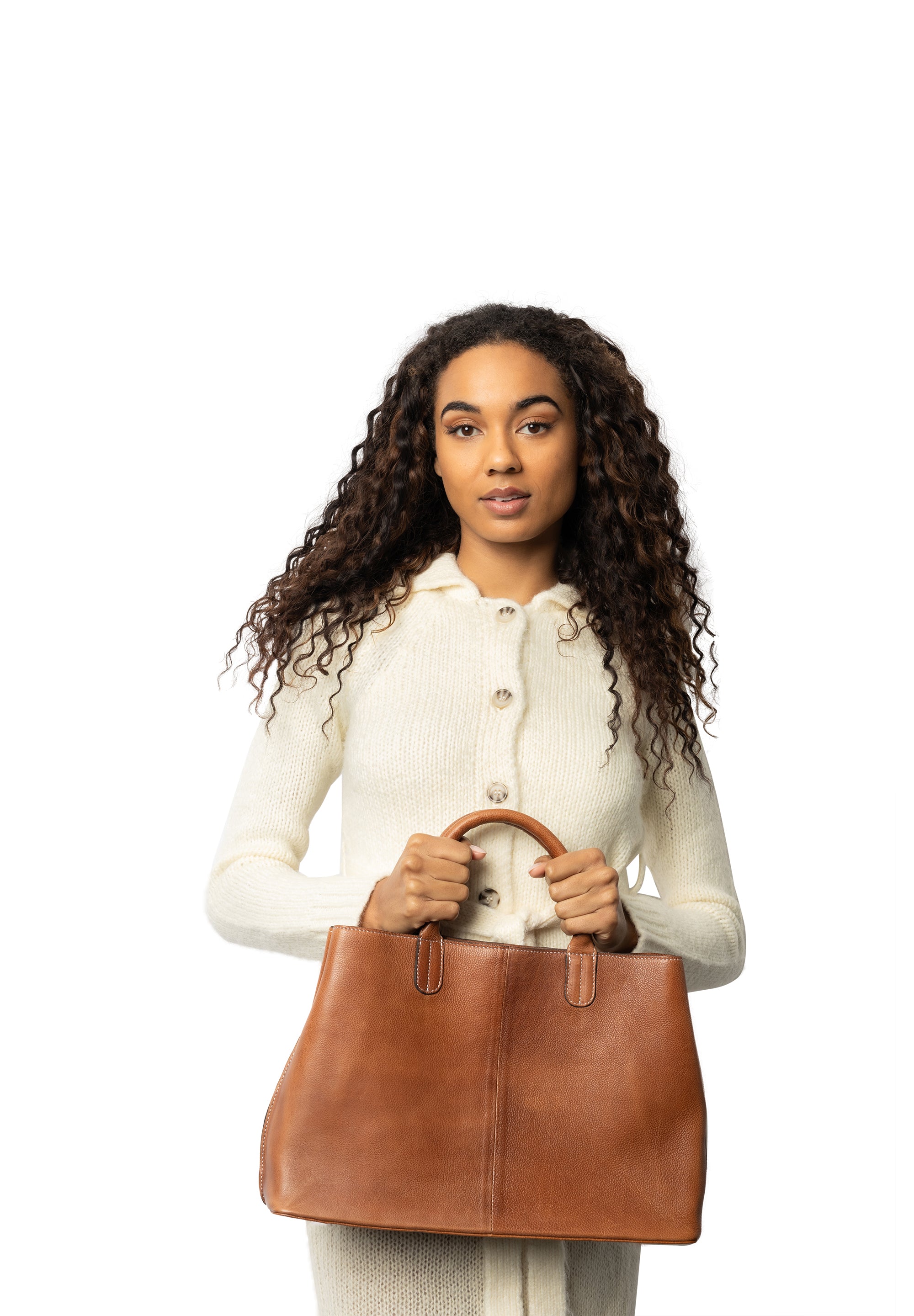 Fafali Bag, stor skinnveske fra Re:Designed By Dixie i fargen Sort, vist på modell