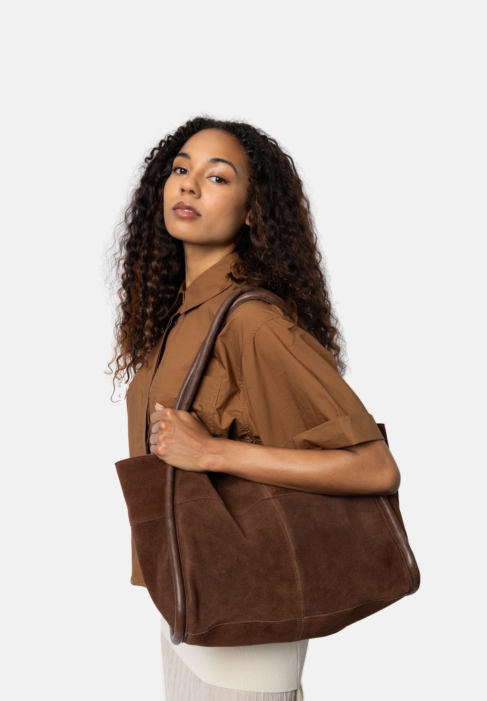 Meno shopperveske i semsket skinn, Woodsmoke