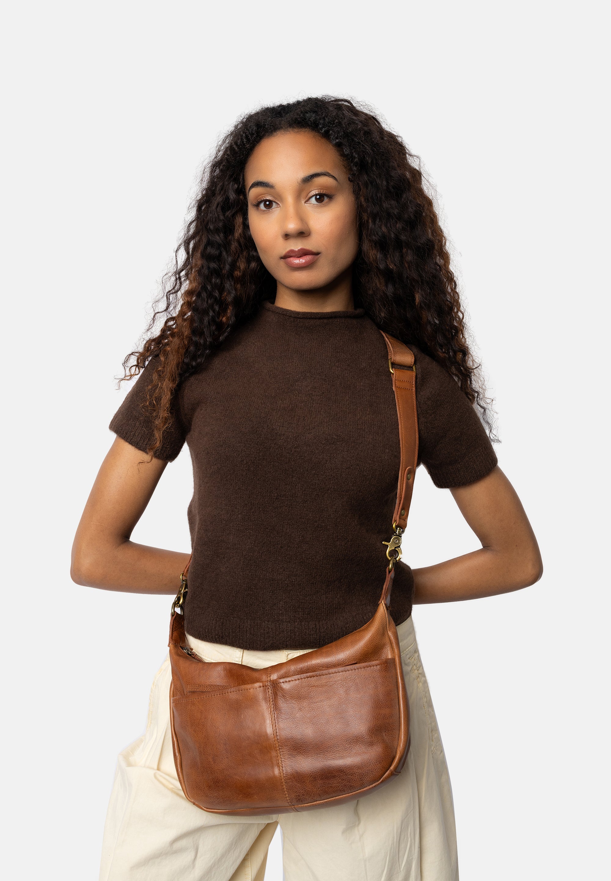 Crossbody | Walnut | To lommer i Fronten | 6547 Mivi Small