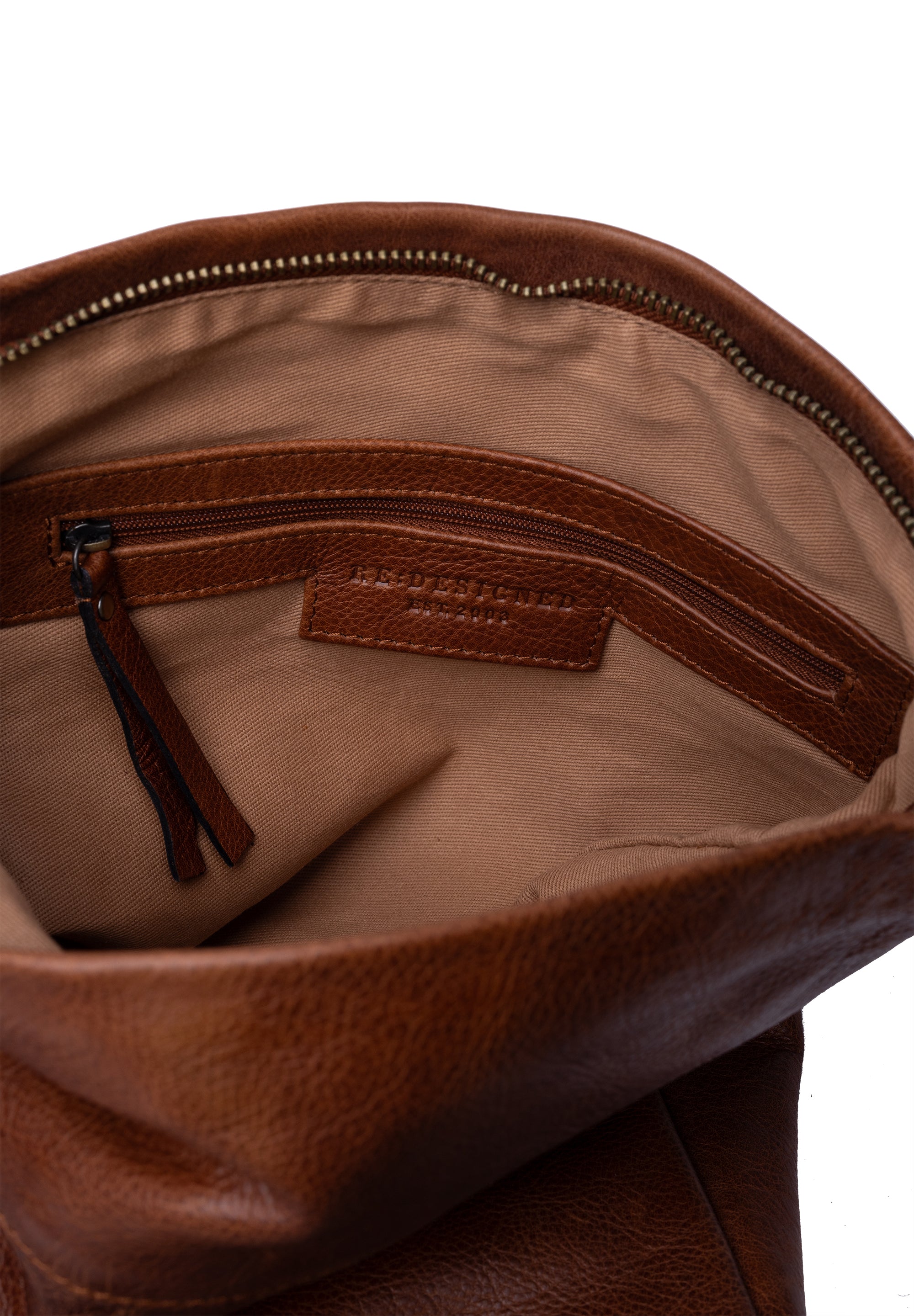 Olea Big Crossbody Veske – Skinn, Walnut, Justerbar langreim