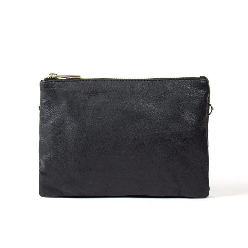 Oslo Soft, liten skinnveske fra Re:Designed By Dixie i fargen sort, vist fra fronten uten langreim