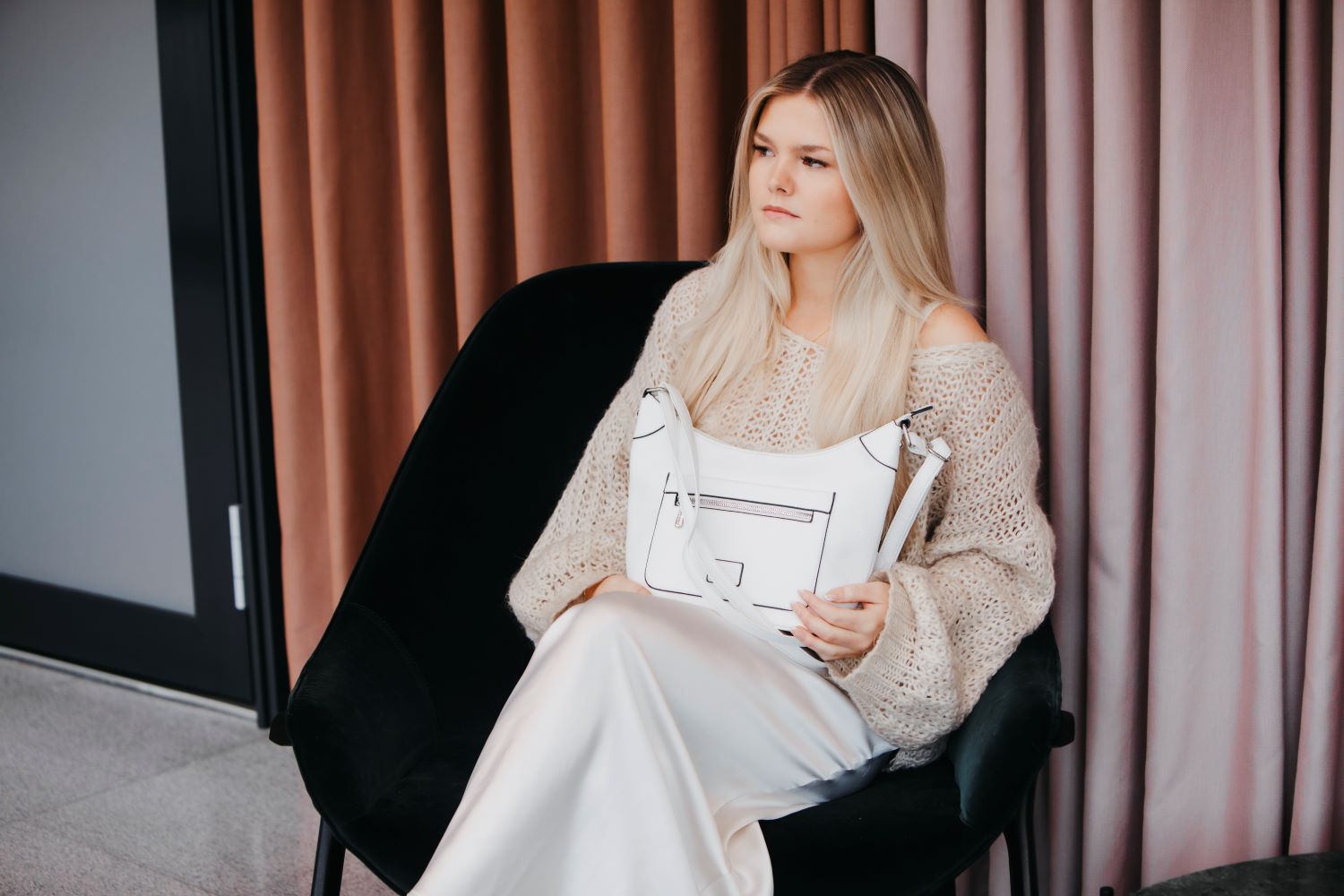 Skulderveske | Hvit | Justerbar langreim | 8051405 Nora