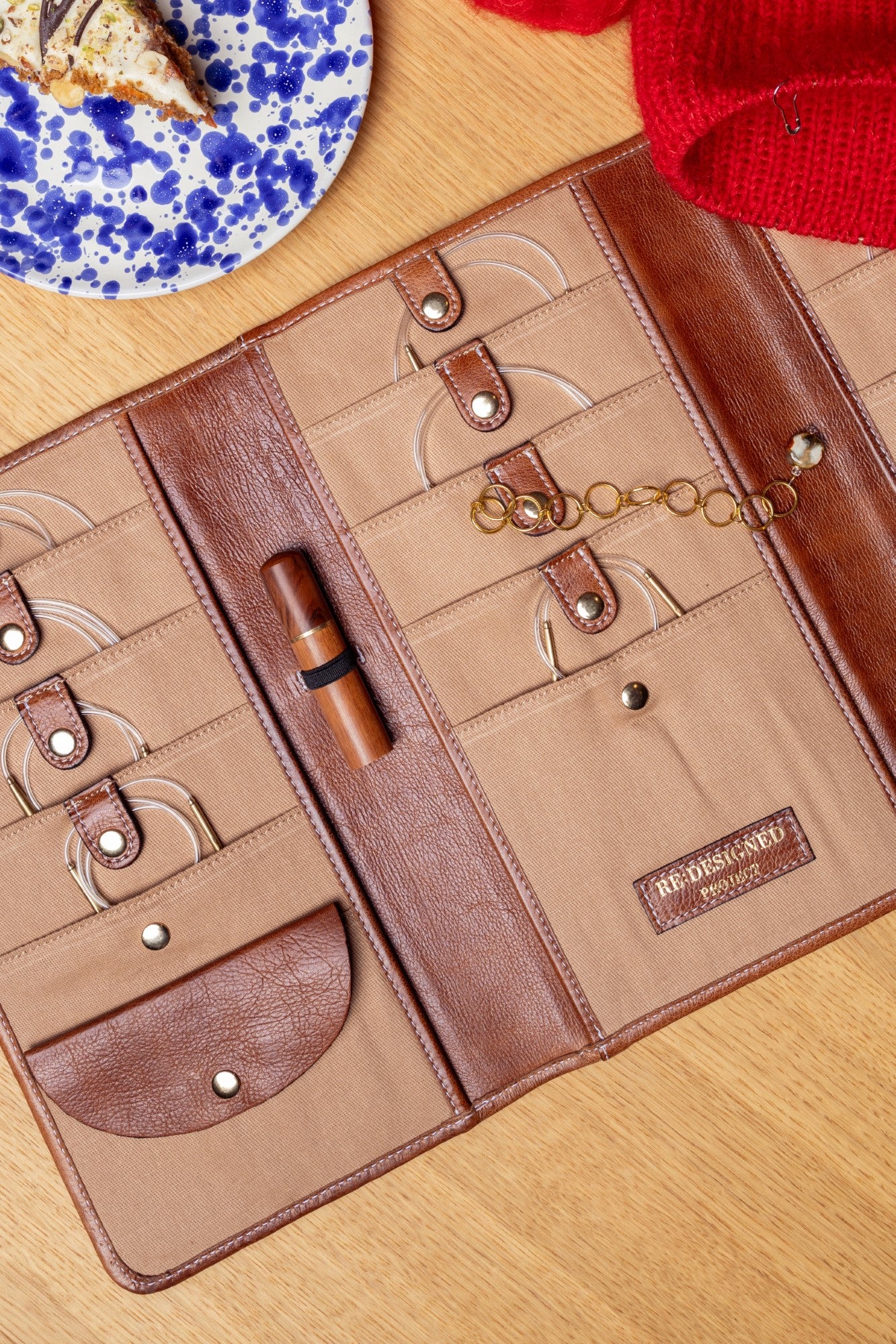 Strikkeetui | Skinn | Valnut/gull | Project 82