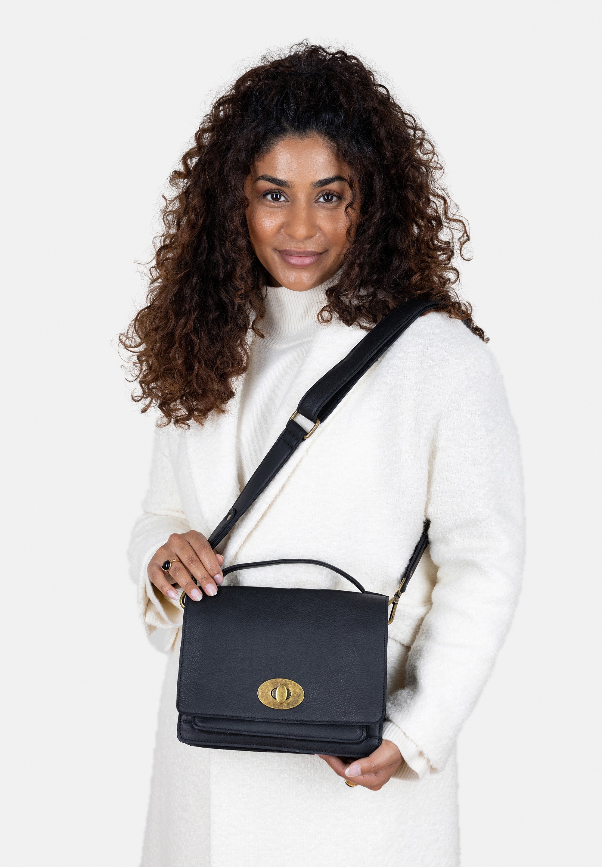 Crossbody Veske | Skinn | Medium | Avtagbar Skulderreim | Sort | Klaff åpning | Alba Big