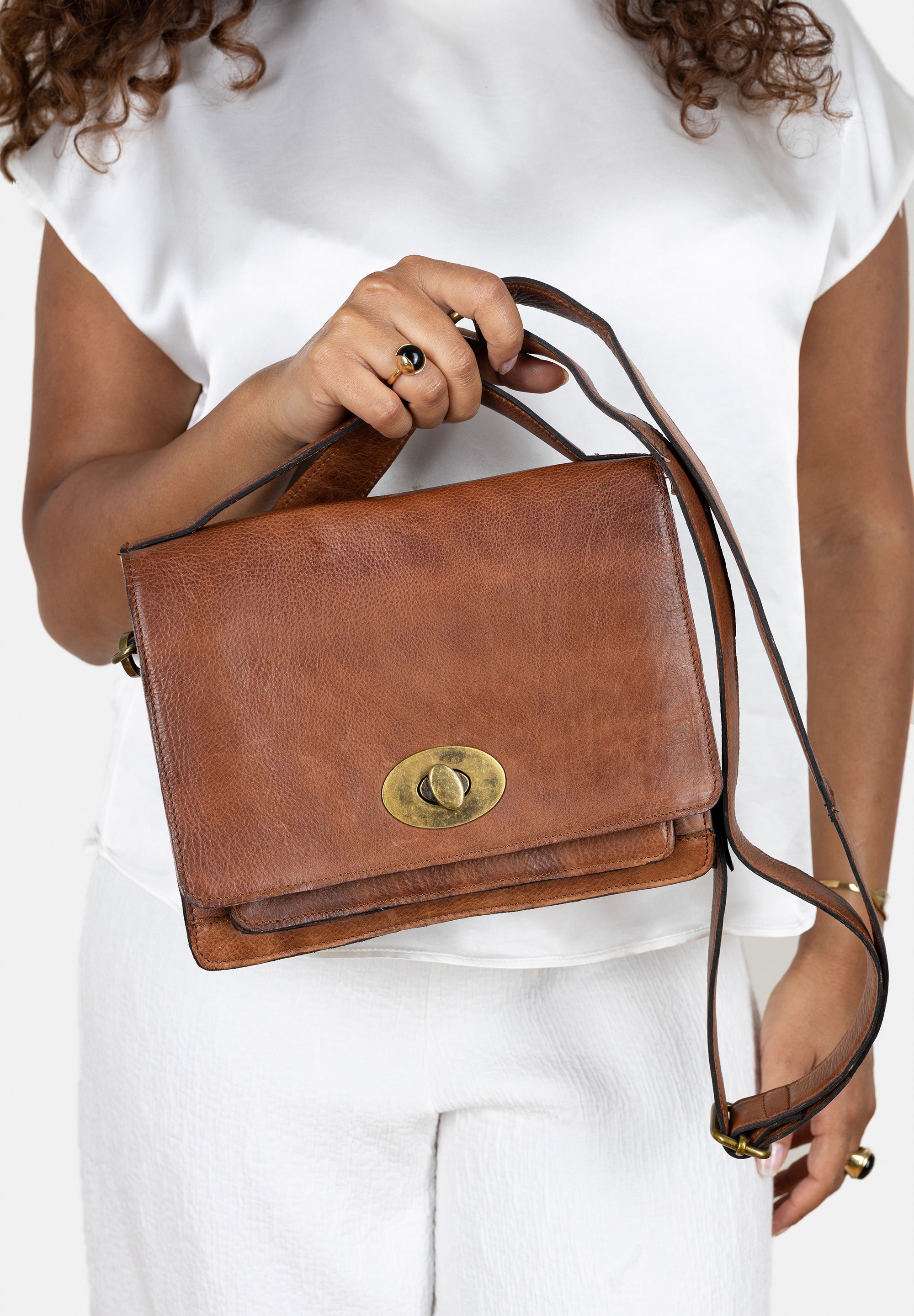 Crossbody / Skulderveske | Medium | Walnut Skinn | To Glidelåsrom | Alba big