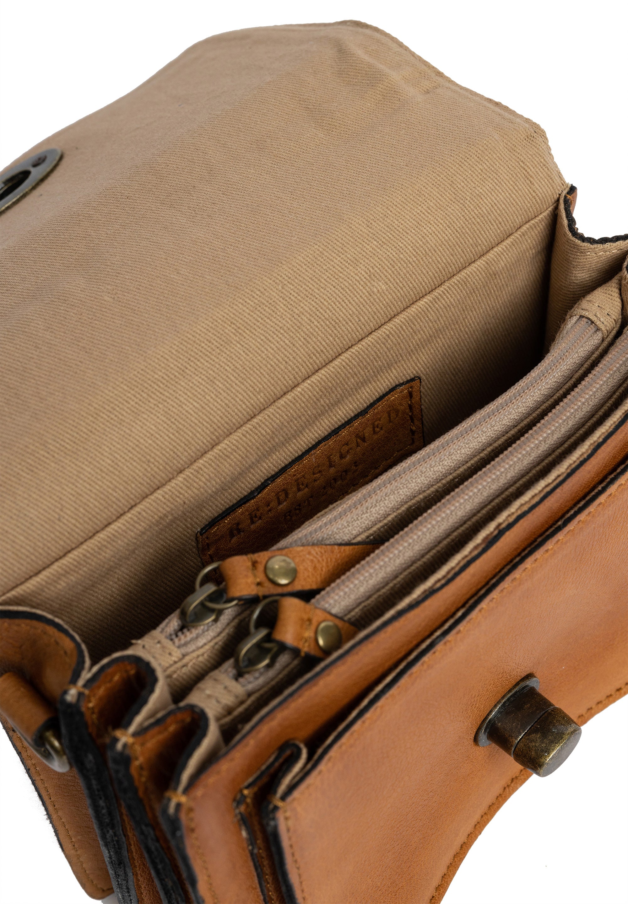 Crossbody Veske | Skinn | Liten | Avtagbar Skulderreim | Burned Tan| Klaff åpning | Alba Small