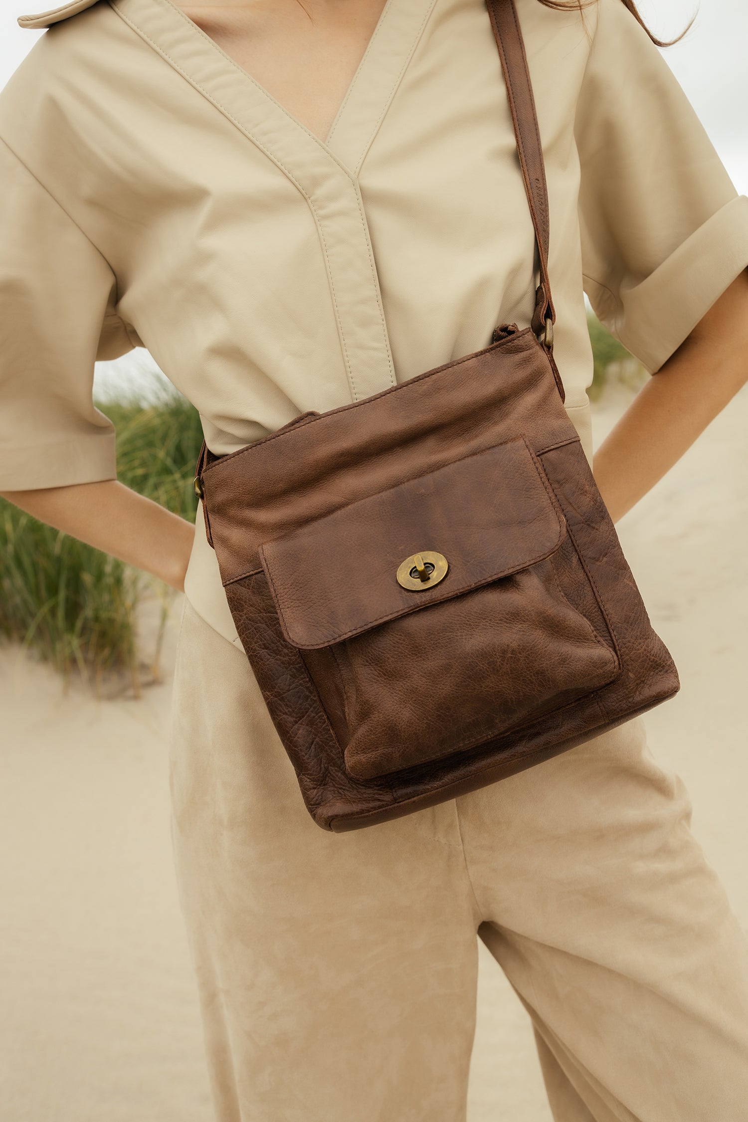 Crossbody | Skinn | Regulerbar Skulderstropp | Wodsmoke | Kay Urban