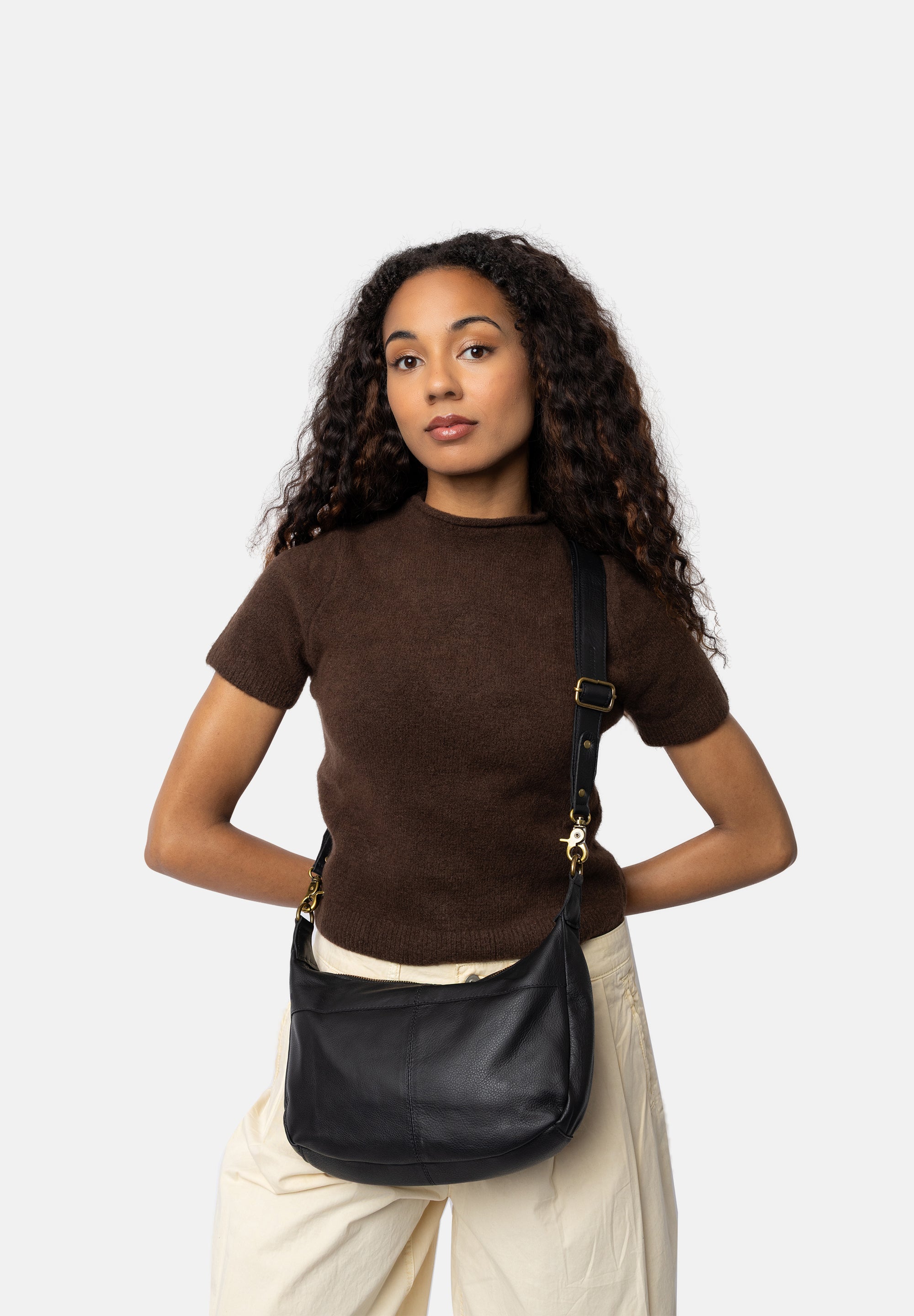 Crossbody | Sort | To lommer i Fronten |6547 Mivi Small