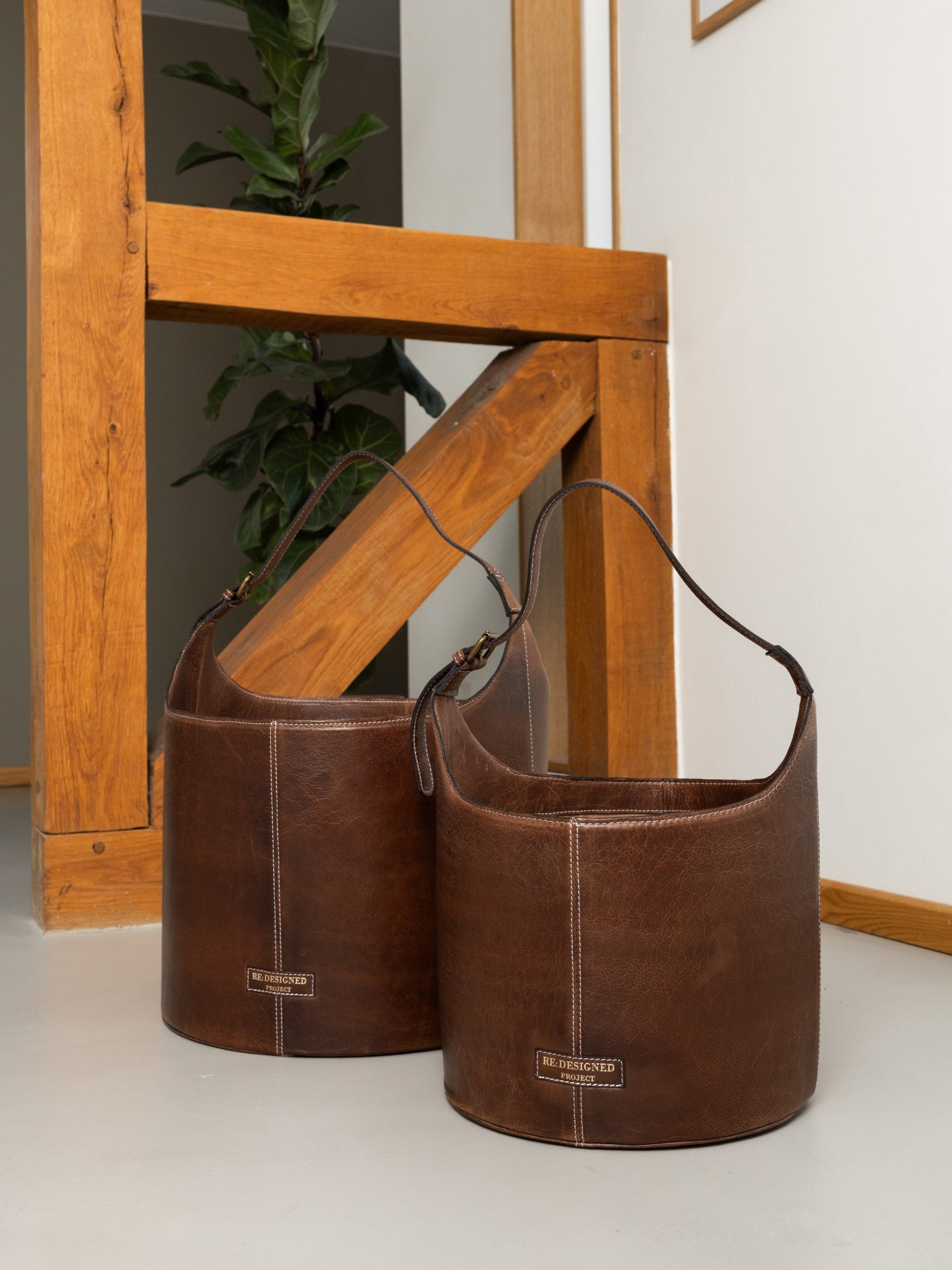 Project 27 Bucket Strikkeveske – Skinn, Stor, Woodsmoke