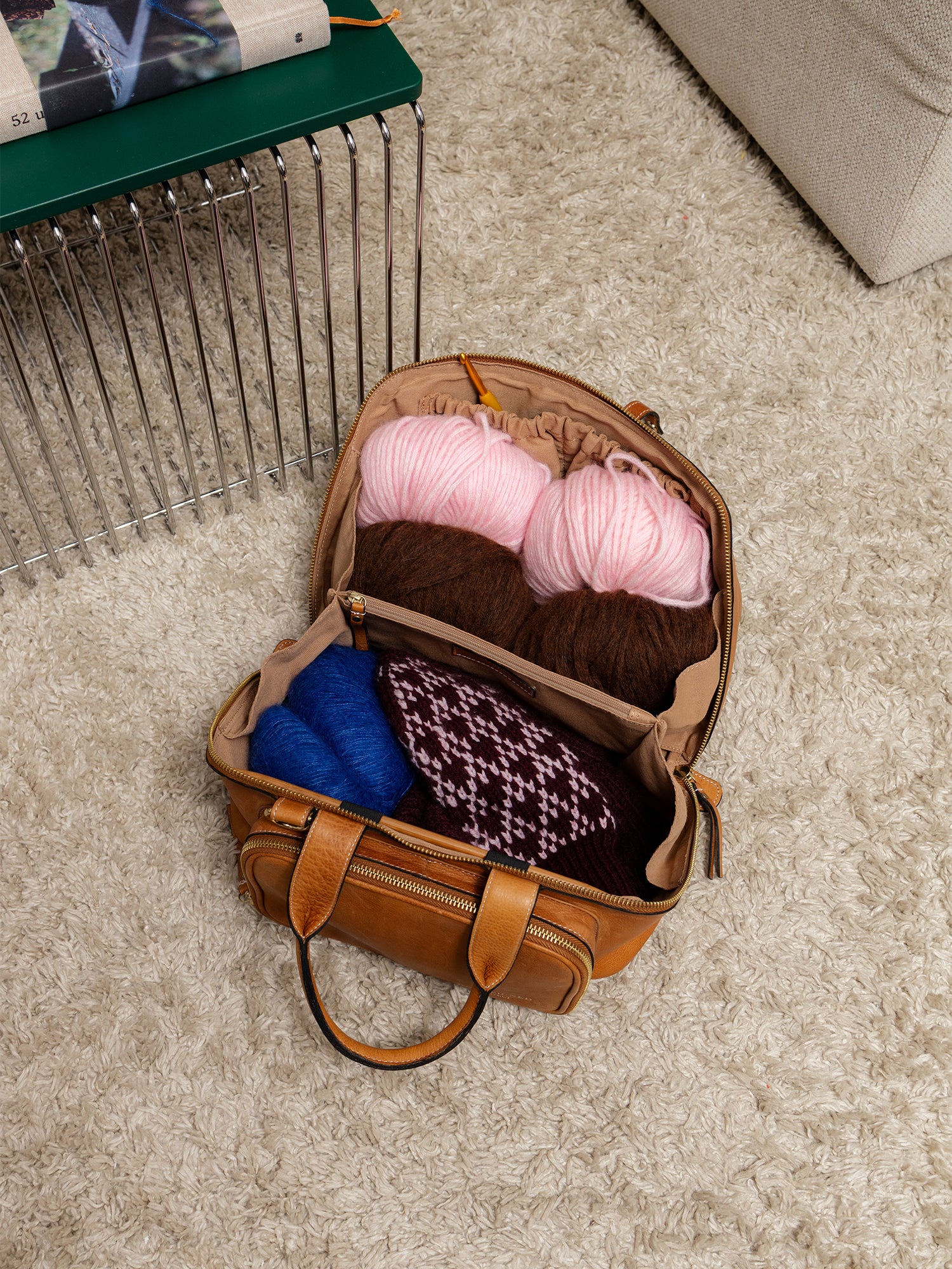 Project 39 Strikkeveske – Skinn, Walnut/Gull, Strikkeoppbevaring